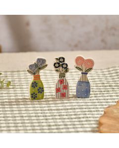 FLOURISH AND FOLIAGE STONEWARE DECORATIVE STANDING FLOWER ORNAMENT EMBOSSED 3 ASSTD