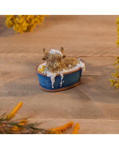 BONNIE THE HIGHLAND COW RESIN ORNAMENT SITTING IN BATH