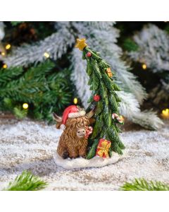 CHRISTMAS RESIN HIGHLAND COW WITH TREE ORNAMENT