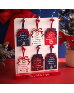 MERRY LITTLE BOWS WOOD TAG HANGER WITH 3D BOW 6 ASSTD WITH STAND OF 36